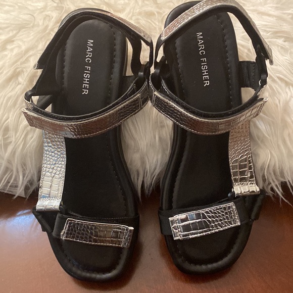 Comfy, stylish sandals❤️ - Picture 3 of 5